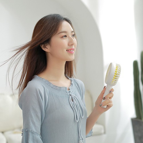 Quạt mini cầm tay tích điện 3 chế độ gió