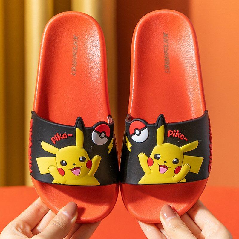 Dép cho bé mang trong nhà bằng PVC mềm chống trượt hình pikachu xinh xắn