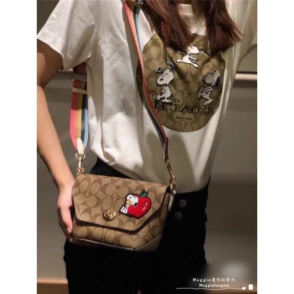 ✨ Túi Coach x Peanuts đeo chéo C4114