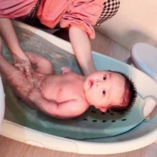 Thau tắm Việt Nhật cho bé
