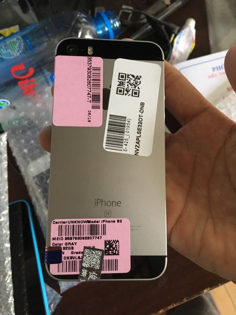 Điện thoại Apple iPhone SE 32gb quốc tế LL/A (Mỹ), pin 100% zin nguyên bản đẹp keng.