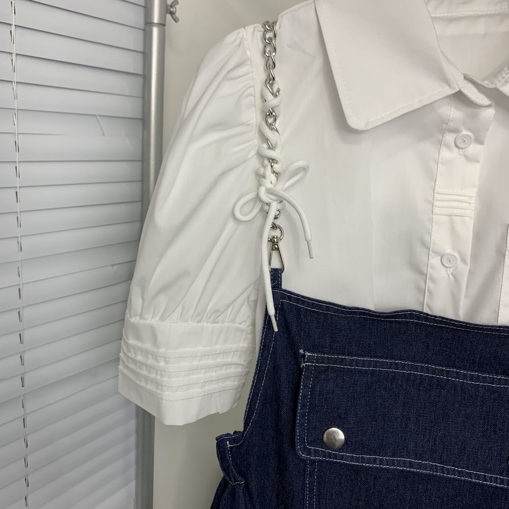 Cô Gái Váy Dây denim Phong Cách Phương Tây