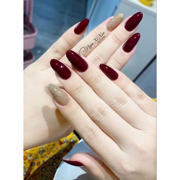 Nail box đỏ thẫm tôn da