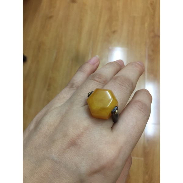 Nhẫn Hổ phách Hoàng gia si tuyển