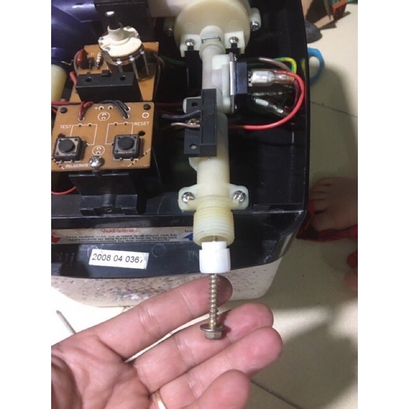 Nam châm từ máy nước nóng