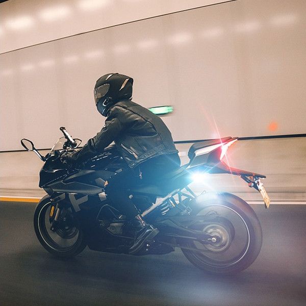 Đèn cảnh báo nhấp nháy 7 màu điều khiển từ xa có thể sạc lại khi lái mô tô đạp xe leo núi ban đêm