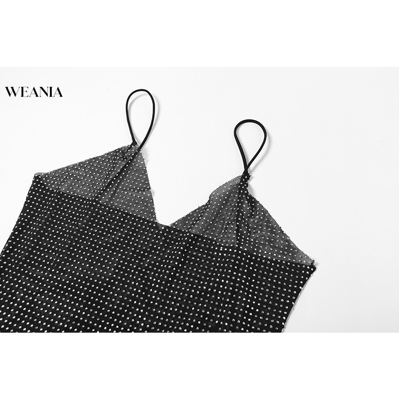 Đầm Lưới Xuyên Thấu Cổ Chữ V Khoét Sâu Đính Đá Lấp Lánh Quyến Rũ