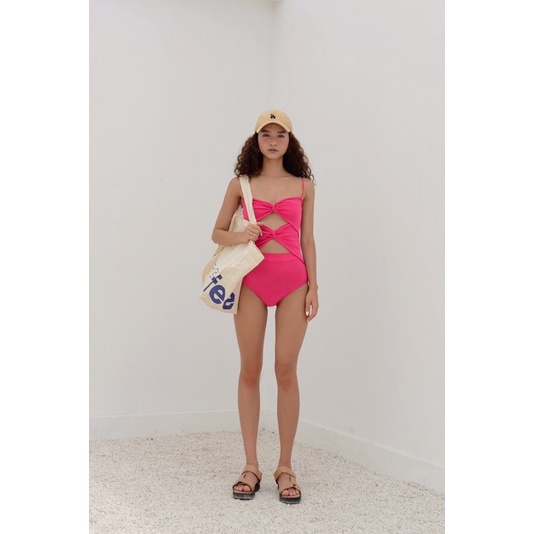 BODYSUIT CUTOUT XOẮN NGỰC CỰC TRENDY MÙA HÈ 2022 | BigBuy360 - bigbuy360.vn