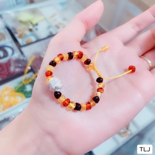 Vòng tay hổ phách
