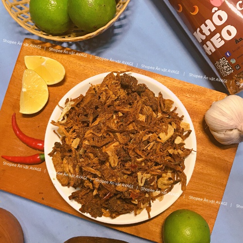Khô heo, khô lợn cháy bơ tỏi 300g (cay vừa) đồ ăn vặt AVAGI vừa ngon vừa rẻ | BigBuy360 - bigbuy360.vn