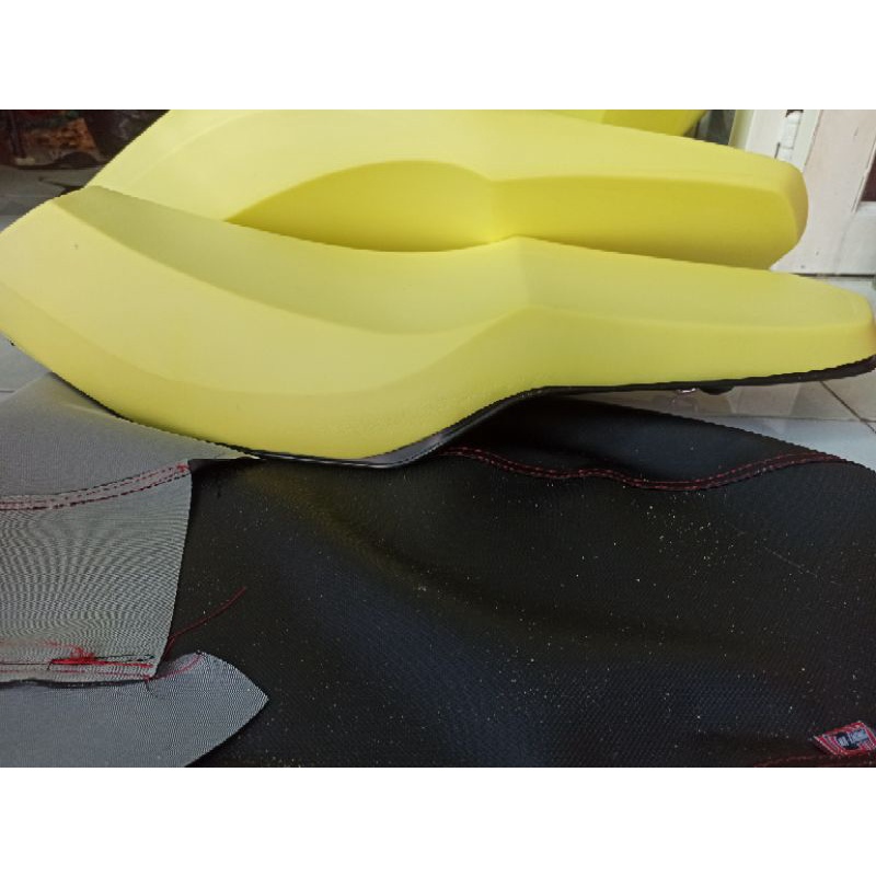 Yên exciter 155 , Mút yên exciter 155 , da yên logo