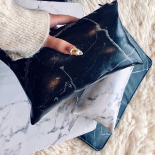 Gối kê tay vân đá có thảm và gối