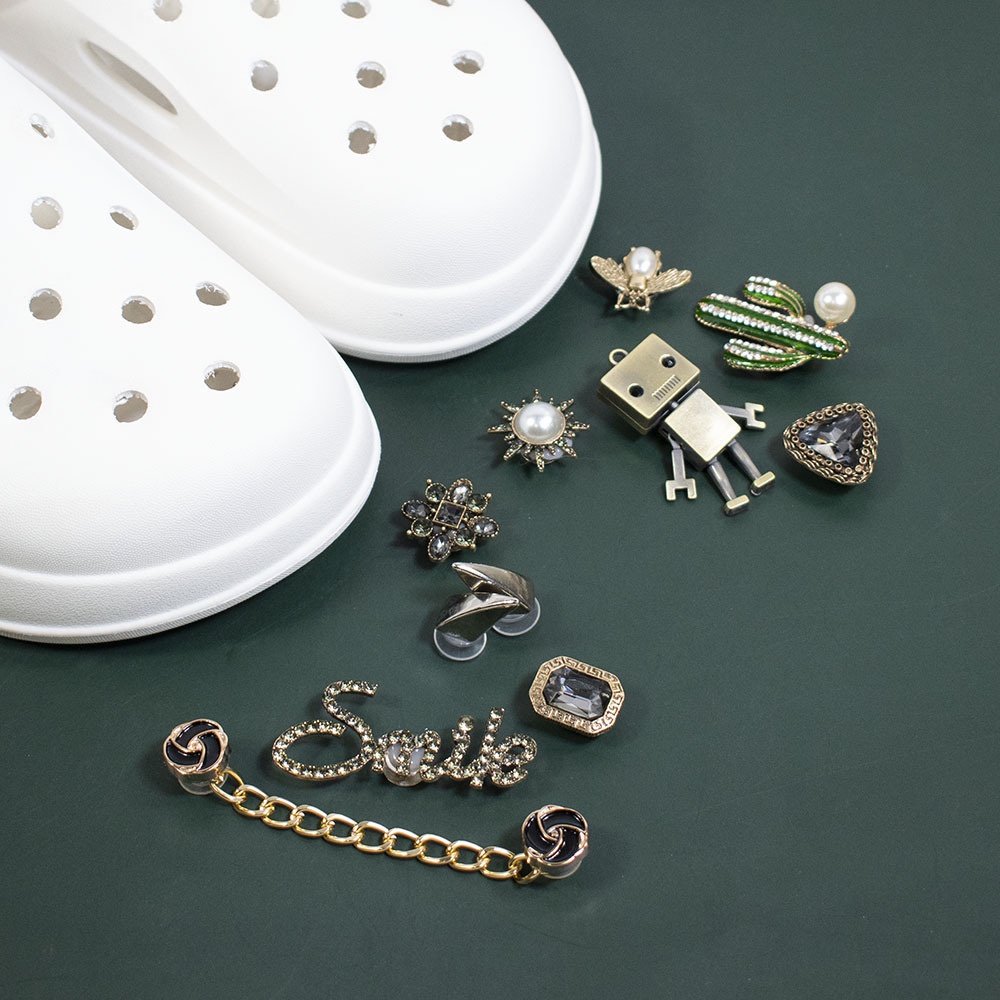 CROCS Phụ Kiện Khóa Cài Chai Nước Hoa Hình Tháp Jibbitz Bằng Hợp Kim Sắt Đính Kim Cương Giả Cho Nữ