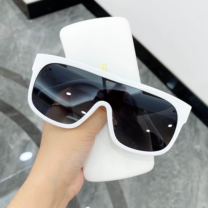 Kính râm gọng vuông thời trang 2021