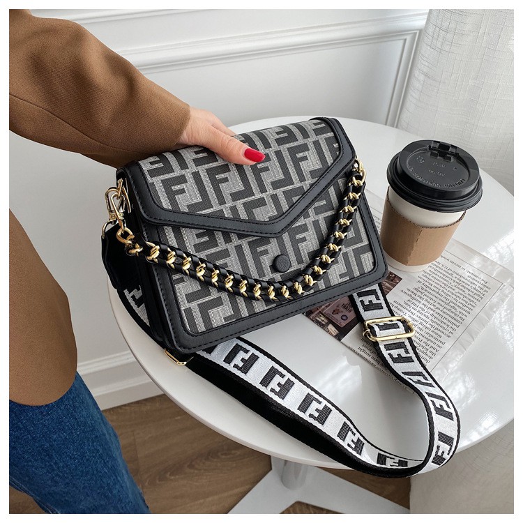 Túi dây dù tết xích cầm tay thời trang❣️❣️