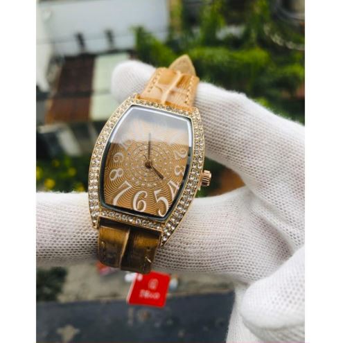 Đồng hồ nữ dây da GUQI quyến rũ đồng hồ nữ mặt vuông đính đá dây da chính hãng chống nước | BigBuy360 - bigbuy360.vn