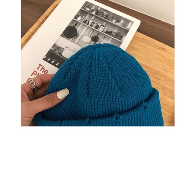 Mũ beanie len rách nhiều màu sắc