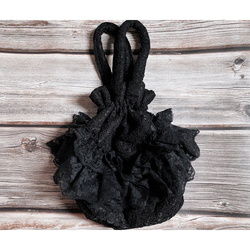 Thanh lý túi xách cầm tay ren nhỏ xinh.