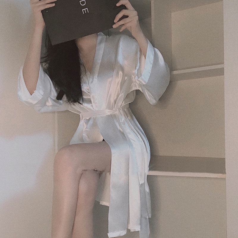 Áo Choàng Ngủ Vải Lụa Lạnh Mỏng Cỡ Lớn Thời Trang Xuân Thu Quyến Rũ Cho Nữ