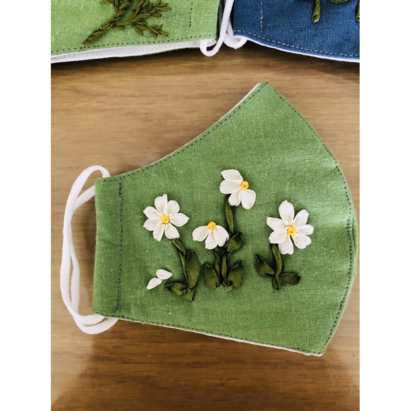 Khẩu trang thêu tay handmade(Nhắn tin chọn mẫu ạ) | BigBuy360 - bigbuy360.vn