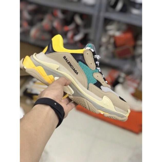 têt 𝐒𝐀𝐋𝐄🌺𝐓Ế𝐓 Giầy balenciaga triple s vàng xanh Xịn Xò new new new . 2020 K . 11.11 ˇ >