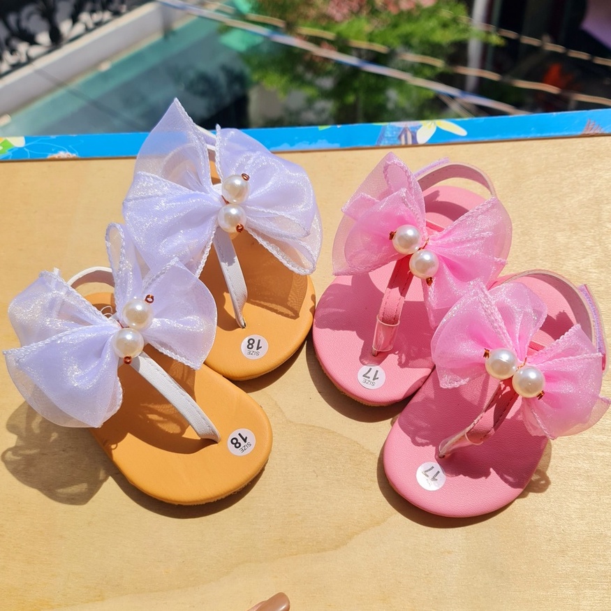 Giày xỏ ngón có quai dán cho bé gái dễ thương hai màu hồng trắng