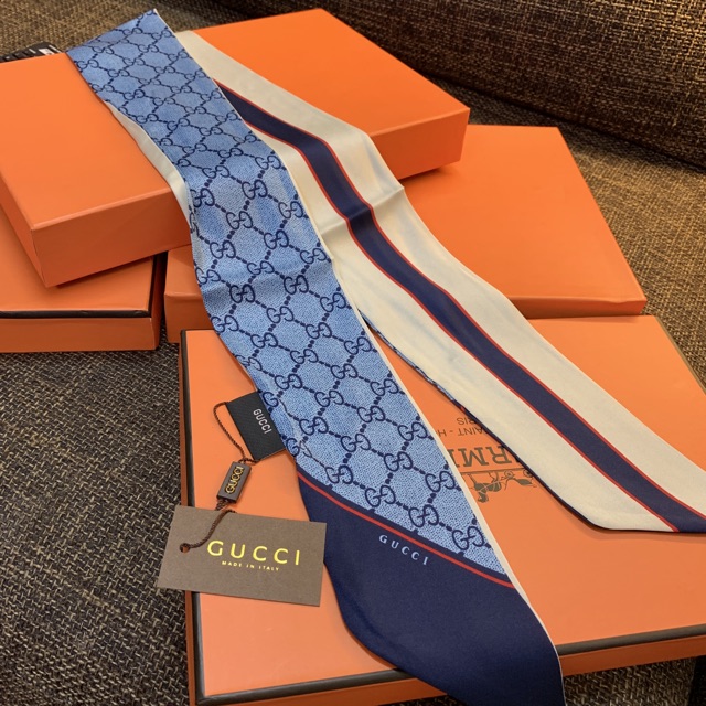 Khăn quàng cổ bản nhỏ