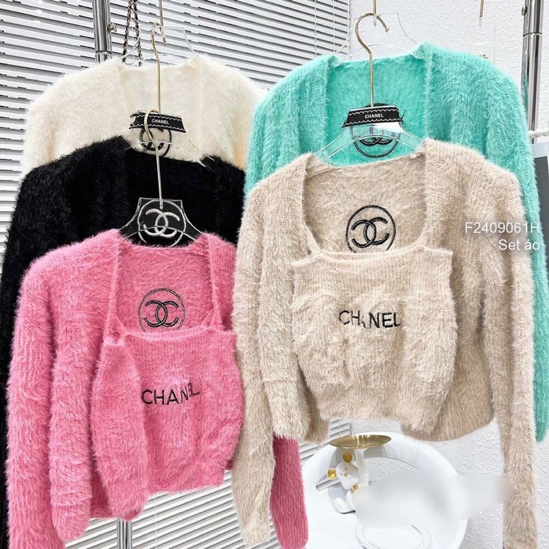 Set Len lông Áo khoác logo dài tay ngoài kèm áo croptop hai dây chữ TT2409