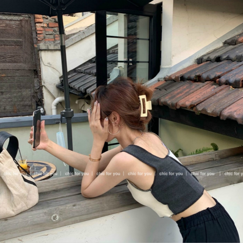 Set áo thun tay dài màu đen + áo khoác không tay phong cách Hàn Quốc | BigBuy360 - bigbuy360.vn