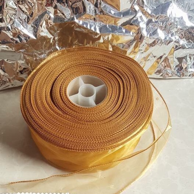 Ruy băng vàng đồng