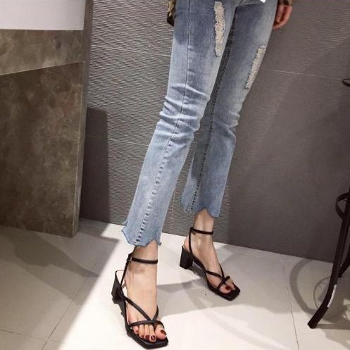 Giày sandal nữ mã LTS13 có 2 màu đen và trắng, gót cao 5P hàng chuẩn