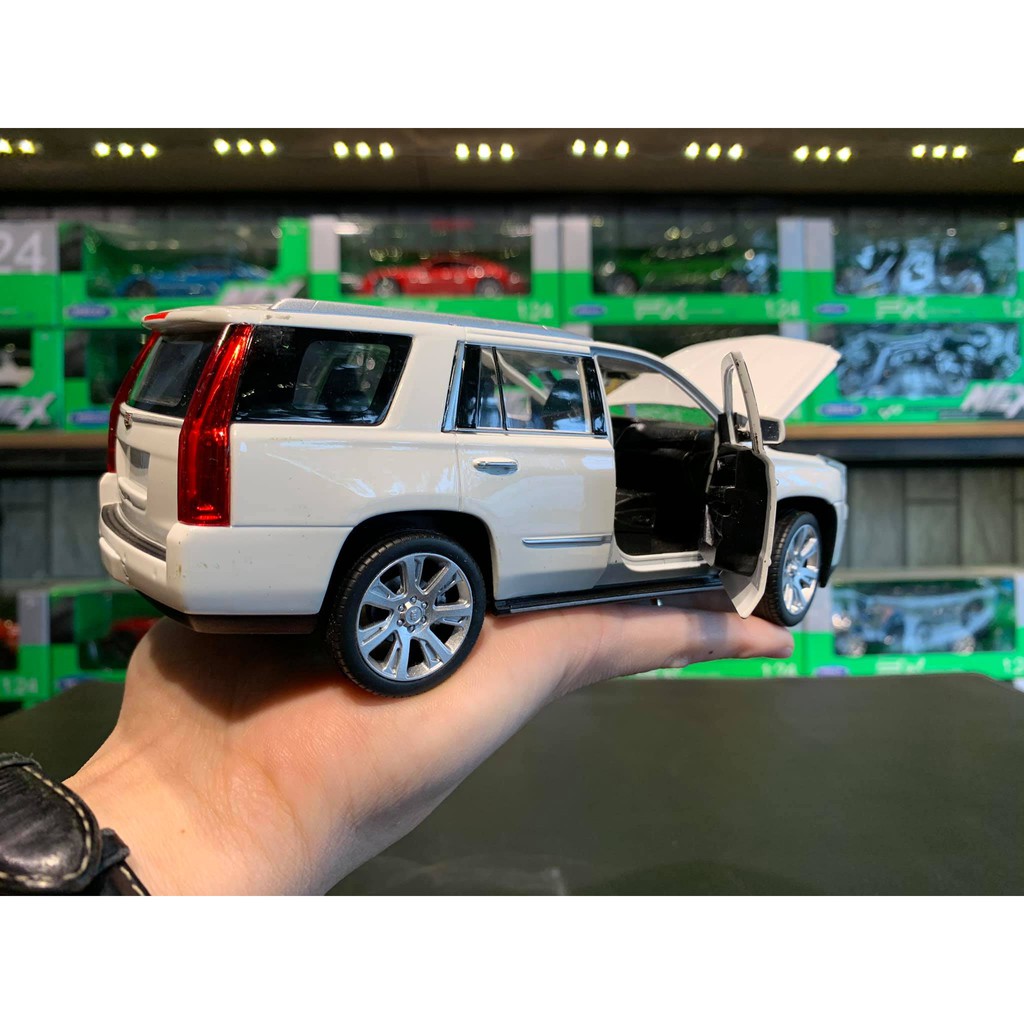 Mô hình xe ô tô Cadillac Escalade hãng Welly FX tỉ lệ 1/24 màu trắng