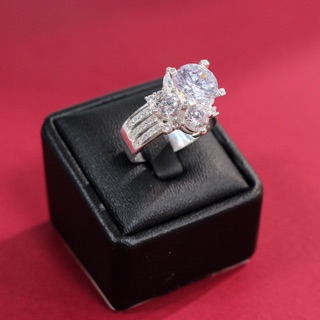Trụ gài nhẫn da Pu màu đen, trắng rẻ đẹp cho shop trang sức Rubyhouse68