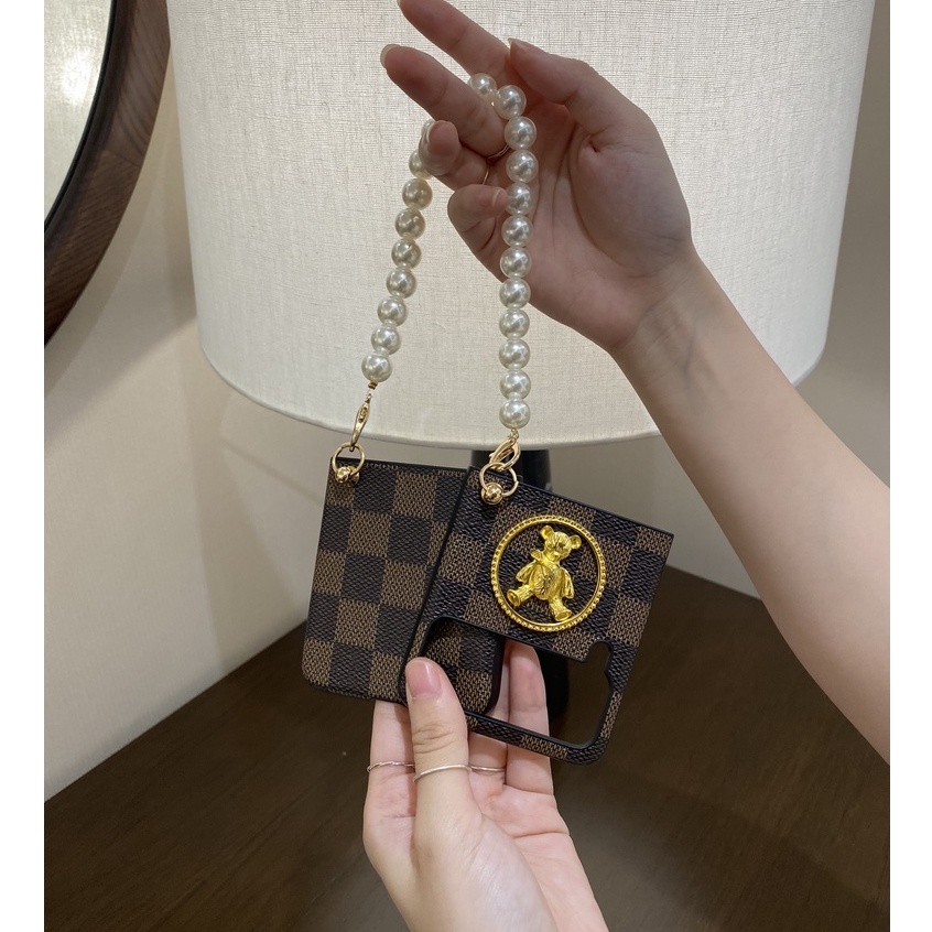 Ốp Samsung Z Flip3 / Zflip 4 kẻ ô nâu gấu vàng kim loại có dây xách cực xịn