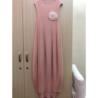 Váy maxi hồng xếp li