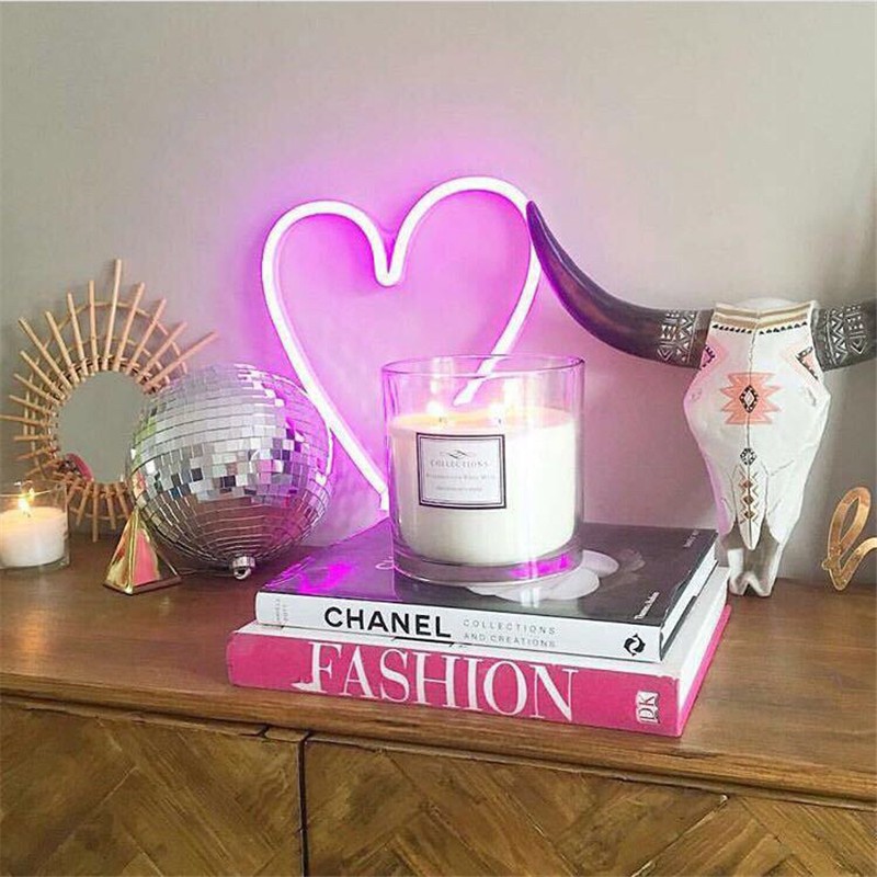 Đèn neon hình trái tim, chữ Love trang trí phòng ngủ