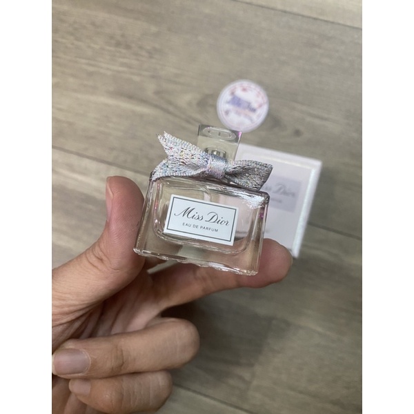 - Nước hoa Miss Dior Eau De Parfum mini size 5ml full box