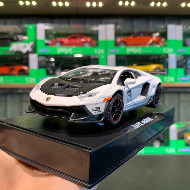 Mô hình xe Lamborghini Aventador LP700-4 Liberty Walk LB tỉ lệ 1:32