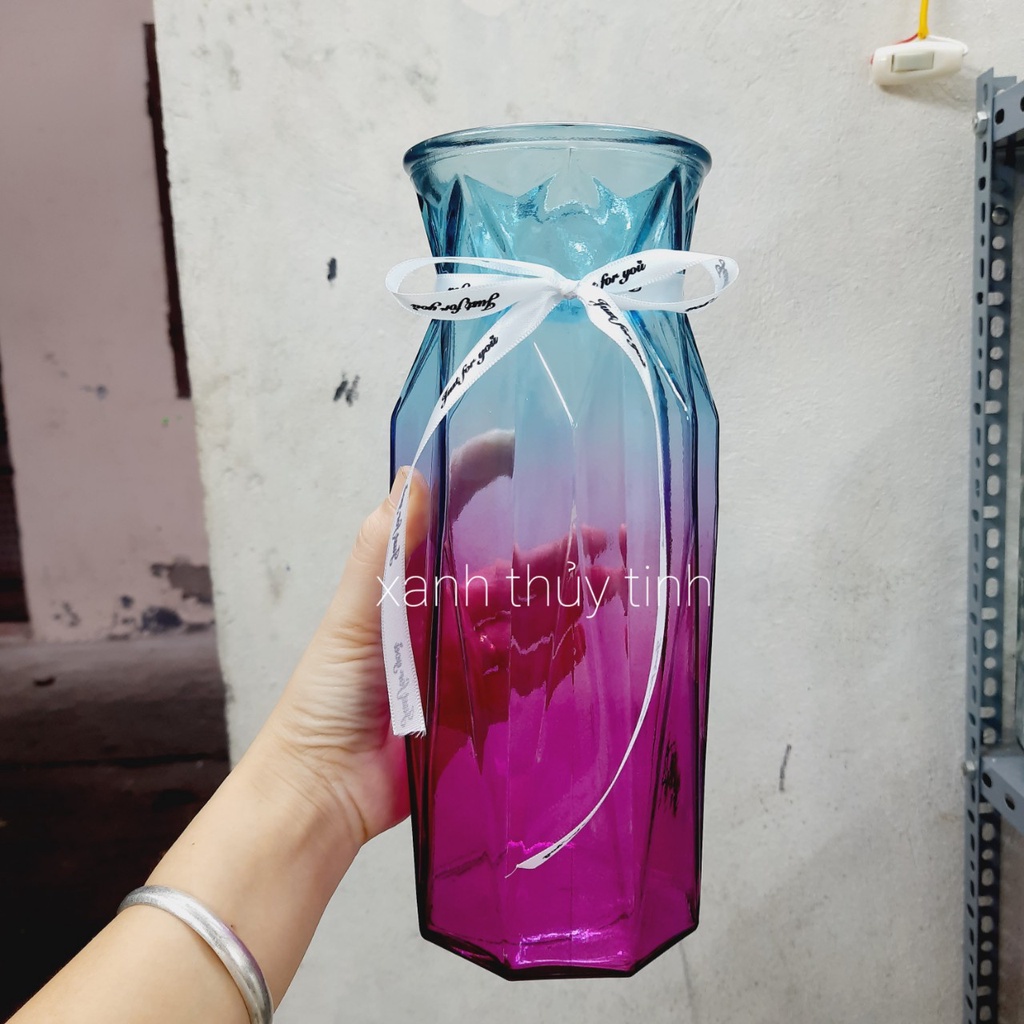 Lọ hoa thủy tinh đa giác trụ cao 25cm với 2 màu kết hợp kiểu mới
