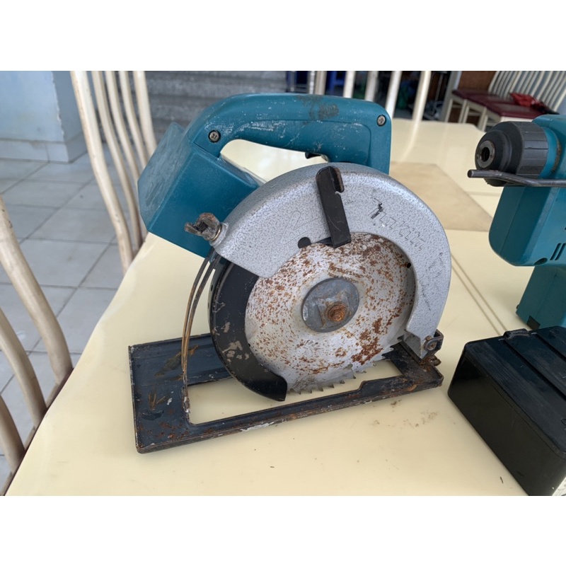 Bán cặp khoan bê tông và cắt makita 10.8v chưa lên pin.