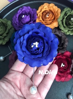 Hoa mẫu đơn cài áo