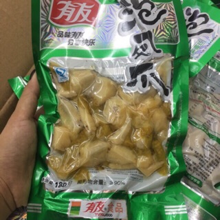 1 goi chân gà muối ớt xanh yuyu loại 180g