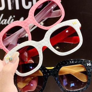 Kính mát thời trang cho bé từ 2- 9 tuổi chữ "Hi" siêu cute, đi nắng chống bụi, chống tia UV400 - mã T1559