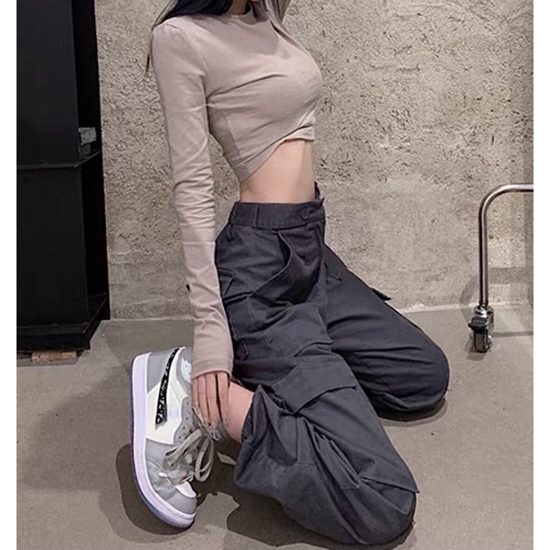 Áo croptop dài tay cho nữ cùng quần jogger cạp khoá đứng dáng