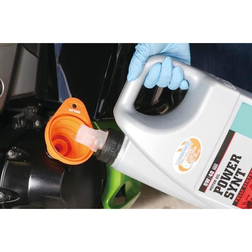 Phiểu đổ nhiên liệu xe máy nhựa dầy kèm tem daytona tiện lợi độc đáo