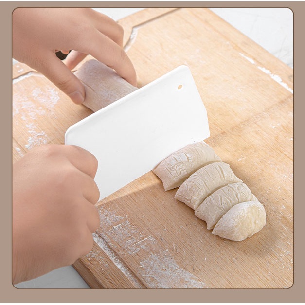 Dụng Cụ/Miếng/Dao Cắt Vét Chia Bột Làm Bánh Nhựa Hình Thang Tiện Dụng 13cm