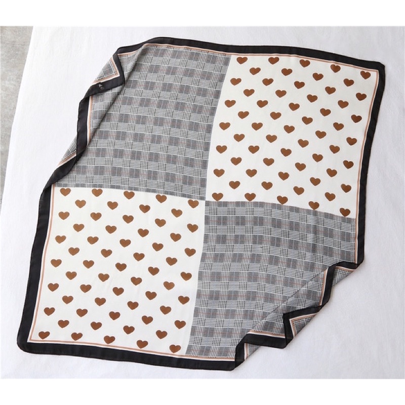 Khăn turban lụa vuông size 70x70cm in hình trái tim