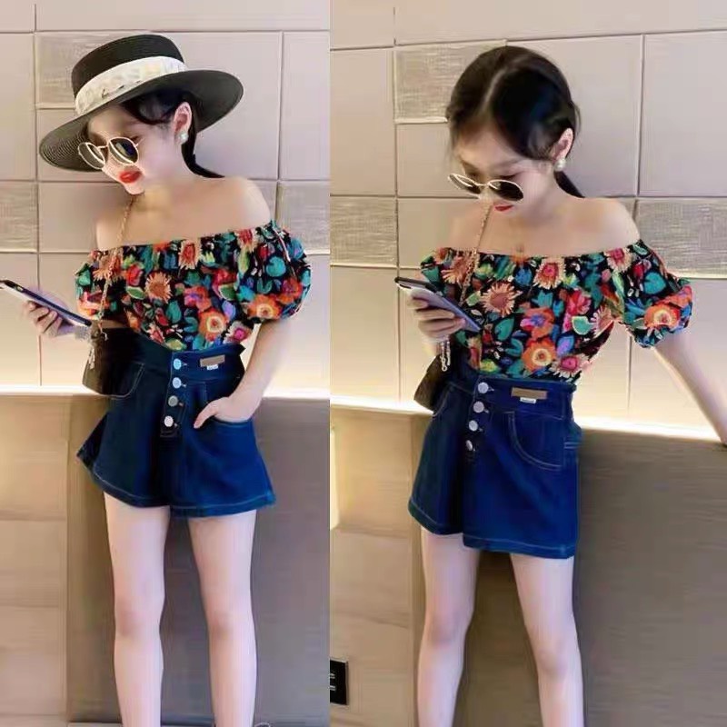 Set áo hoa trễ vai+ quần jean cạp cao bé gái