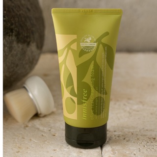 Sữa rửa mặt từ dầu oliu Olive Real Cleansing Foam Innisfree mẫu mới