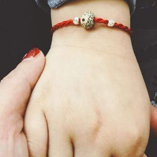 Vòng tay chỉ đỏ may mắn!